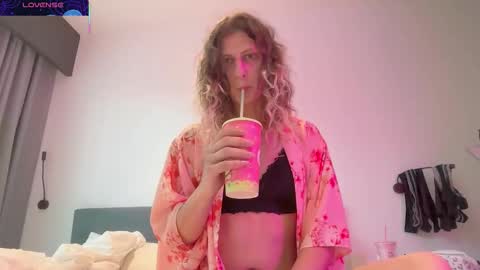 Snapshot of alicepinkhead chatting on 13, 11, 2025 AlicePinkhead online show from 13, 11, 2025