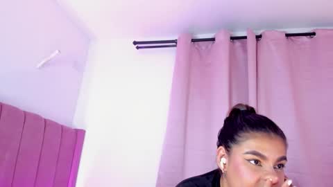 A L I C E  T H U N D E R online show from 23, 11, 2025