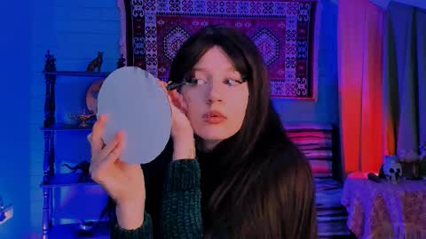 alicewelch_ online show from 4, 10, 2025