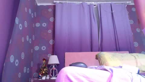 Snapshot of alicewetsquirt chatting on 4, 12, 2025 alicewetsquirt online show from 4, 12, 2025