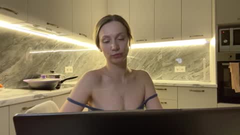 Snapshot of alicewonders_ chatting on 6, 1, 2025 Alice online show from 6, 1, 2025