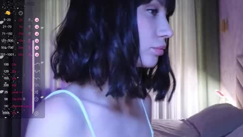 Snapshot of alicewonders_ chatting on 13, 11, 2025 Alice online show from 13, 11, 2025