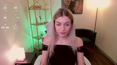 Snapshot of alicewooong chatting on 4, 10, 2025 Alice online show from 4, 10, 2025