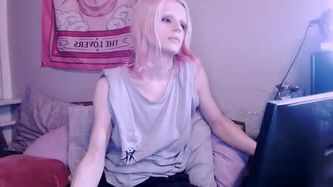 Alien Bella online show from 18, 12, 2025