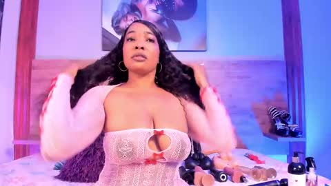 Snapshot of aliisson_cruz chatting on 4, 11, 2025 Alisson online show from 4, 11, 2025