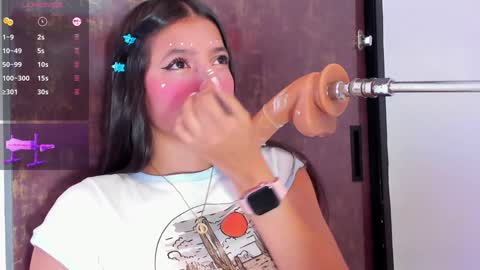 Snapshot of alina_cute18 chatting on 1, 2, 2025 alina online show from 1, 2, 2025