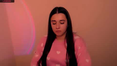 Snapshot of alinaasti_ chatting on 4, 12, 2025 Alina online show from 4, 12, 2025