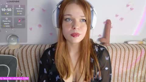 Snapshot of alinabae chatting on 26, 11, 2025 Alina and Ben online show from 26, 11, 2025