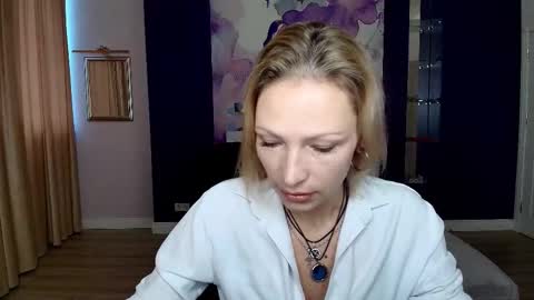 Snapshot of alinamoor chatting on 22, 10, 2025 AlinaMoor online show from 22, 10, 2025