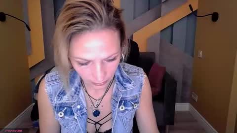 Snapshot of alinamoor chatting on 29, 10, 2025 AlinaMoor online show from 29, 10, 2025