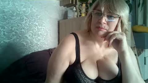 Snapshot of aline_loveflowers chatting on 17, 12, 2025 Aline LoveFlowers online show from 17, 12, 2025