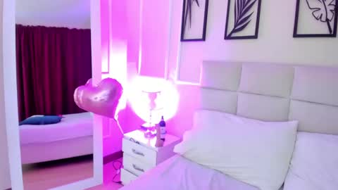     online show from 10, 1, 2025