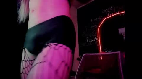 Snapshot of alishaa_nixx chatting on 15, 9, 2025 alishaa_nixx online show from 15, 9, 2025