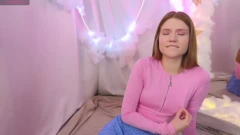 Snapshot of alisia_spinnet chatting on 12, 10, 2025 Alisia online show from 12, 10, 2025