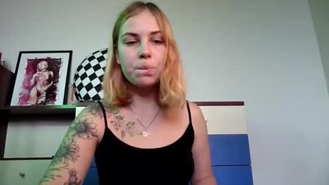 Snapshot of alismoona chatting on 27, 10, 2025 Alisa online show from 27, 10, 2025