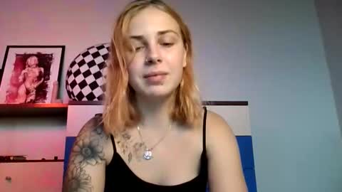 Snapshot of alismoona chatting on 28, 10, 2025 Alisa online show from 28, 10, 2025