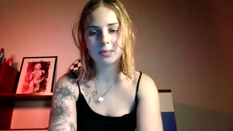 Snapshot of alismoona chatting on 30, 10, 2025 Alisa online show from 30, 10, 2025