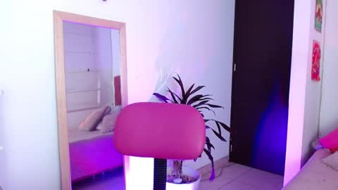 alissesallie_ online show from 19, 1, 2025