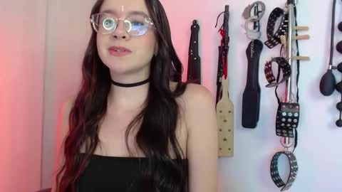 Snapshot of alissonbeckett chatting on 5, 3, 2026 Alisson Beckett online show from 5, 3, 2026