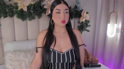 Snapshot of alissyadanger chatting on 25, 11, 2025 TATIS online show from 25, 11, 2025