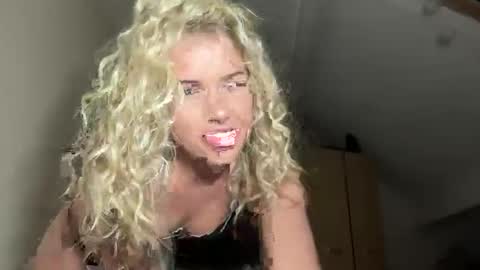 Snapshot of allanarey151 chatting on 14, 12, 2025 Allana online show from 14, 12, 2025