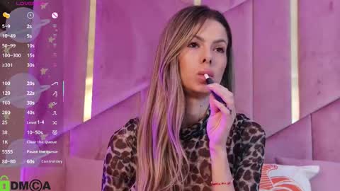 Snapshot of allenamoon chatting on 28, 10, 2025 Allena online show from 28, 10, 2025