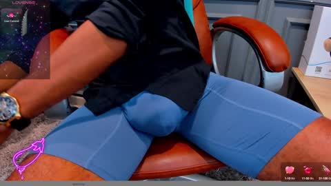 Snapshot of allessandrosantos chatting on 25, 12, 2024 Help me reach 100 likes online show from 25, 12, 2024