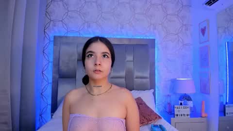 Snapshot of allicewinter chatting on 21, 10, 2025 AlliceWinter online show from 21, 10, 2025