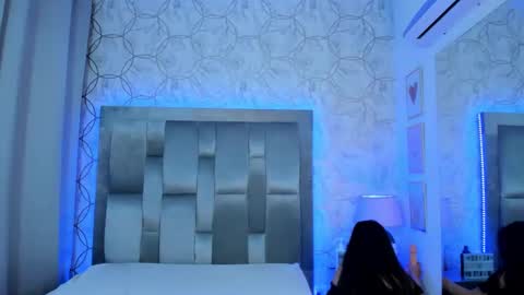 Snapshot of allicewinter chatting on 5, 11, 2025 AlliceWinter online show from 5, 11, 2025