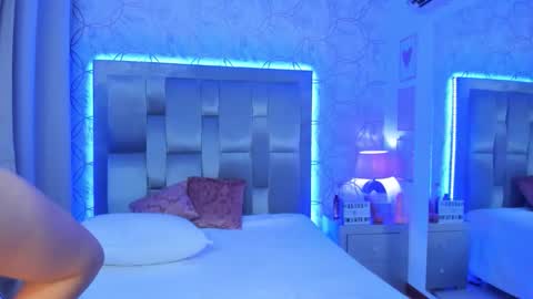 Snapshot of allicewinter chatting on 6, 11, 2025 AlliceWinter online show from 6, 11, 2025