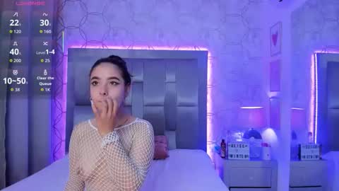 Snapshot of allicewinter chatting on 7, 11, 2025 AlliceWinter online show from 7, 11, 2025