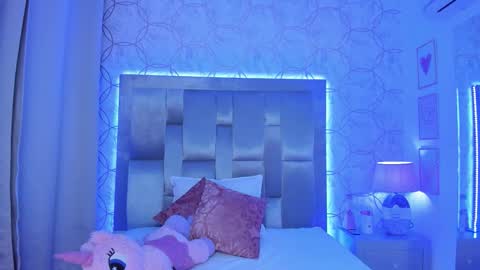 Snapshot of allicewinter chatting on 13, 11, 2025 AlliceWinter online show from 13, 11, 2025