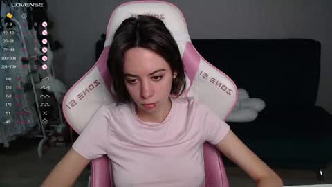 Snapshot of allie_hazie chatting on 25, 10, 2025 alice online show from 25, 10, 2025