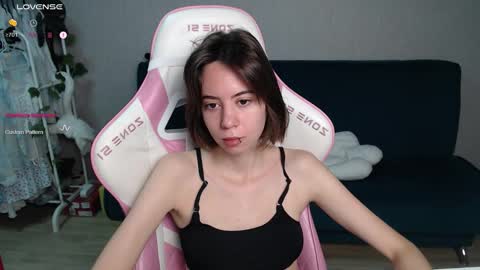 Snapshot of allie_hazie chatting on 31, 10, 2025 alice online show from 31, 10, 2025