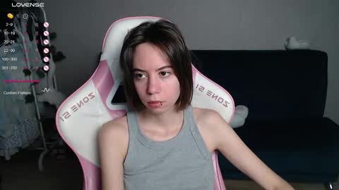 Snapshot of allie_hazie chatting on 6, 11, 2025 alice online show from 6, 11, 2025