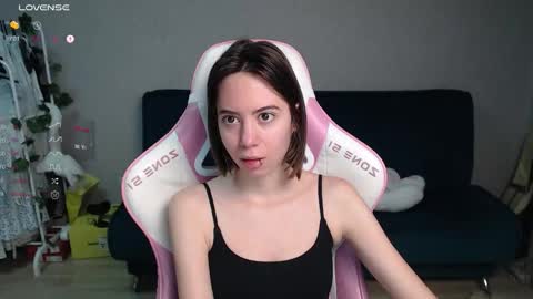 Snapshot of allie_hazie chatting on 11, 11, 2025 alice online show from 11, 11, 2025