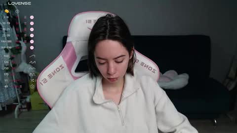 Snapshot of allie_hazie chatting on 14, 11, 2025 alice online show from 14, 11, 2025