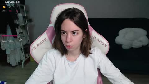 Snapshot of allie_hazie chatting on 25, 3, 2026 alice online show from 25, 3, 2026