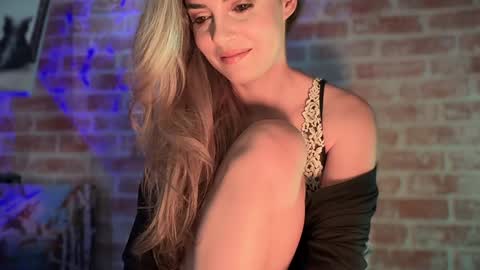 Snapshot of alliesynns chatting on 13, 12, 2024 Allie online show from 13, 12, 2024