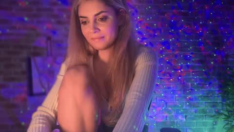 Snapshot of alliesynns chatting on 17, 12, 2024 Allie online show from 17, 12, 2024