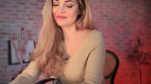 Snapshot of alliesynns chatting on 19, 12, 2024 Allie online show from 19, 12, 2024