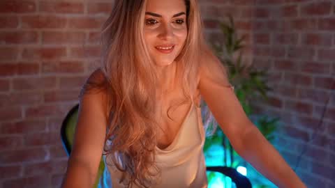 Snapshot of alliesynns chatting on 21, 12, 2024 Allie online show from 21, 12, 2024