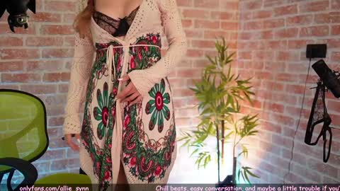 Snapshot of alliesynns chatting on 16, 1, 2025 Allie online show from 16, 1, 2025