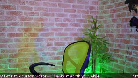 Snapshot of alliesynns chatting on 21, 1, 2025 Allie online show from 21, 1, 2025