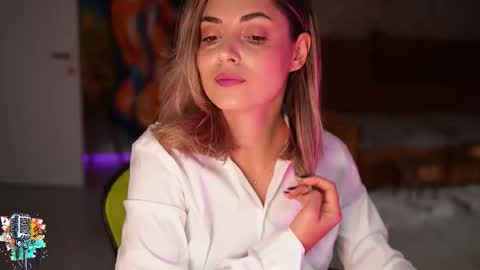 Snapshot of alliesynns chatting on 6, 10, 2025 Allie online show from 6, 10, 2025