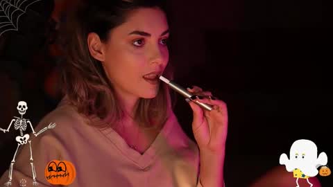 Snapshot of alliesynns chatting on 15, 10, 2025 Allie online show from 15, 10, 2025