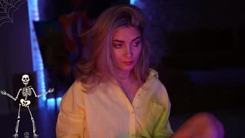 Snapshot of alliesynns chatting on 26, 10, 2025 Allie online show from 26, 10, 2025