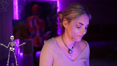 Snapshot of alliesynns chatting on 28, 10, 2025 Allie online show from 28, 10, 2025