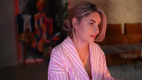 Snapshot of alliesynns chatting on 30, 10, 2025 Allie online show from 30, 10, 2025