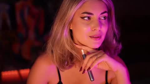 Snapshot of alliesynns chatting on 4, 11, 2025 Allie online show from 4, 11, 2025